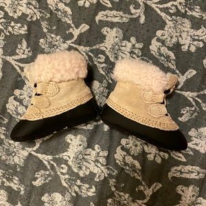 Sorel baby boots size 3